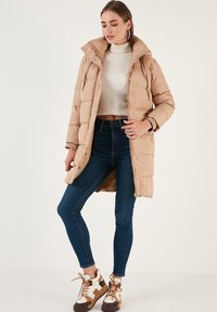 LELA REGULAR FIT - Vinterfrakke - mink