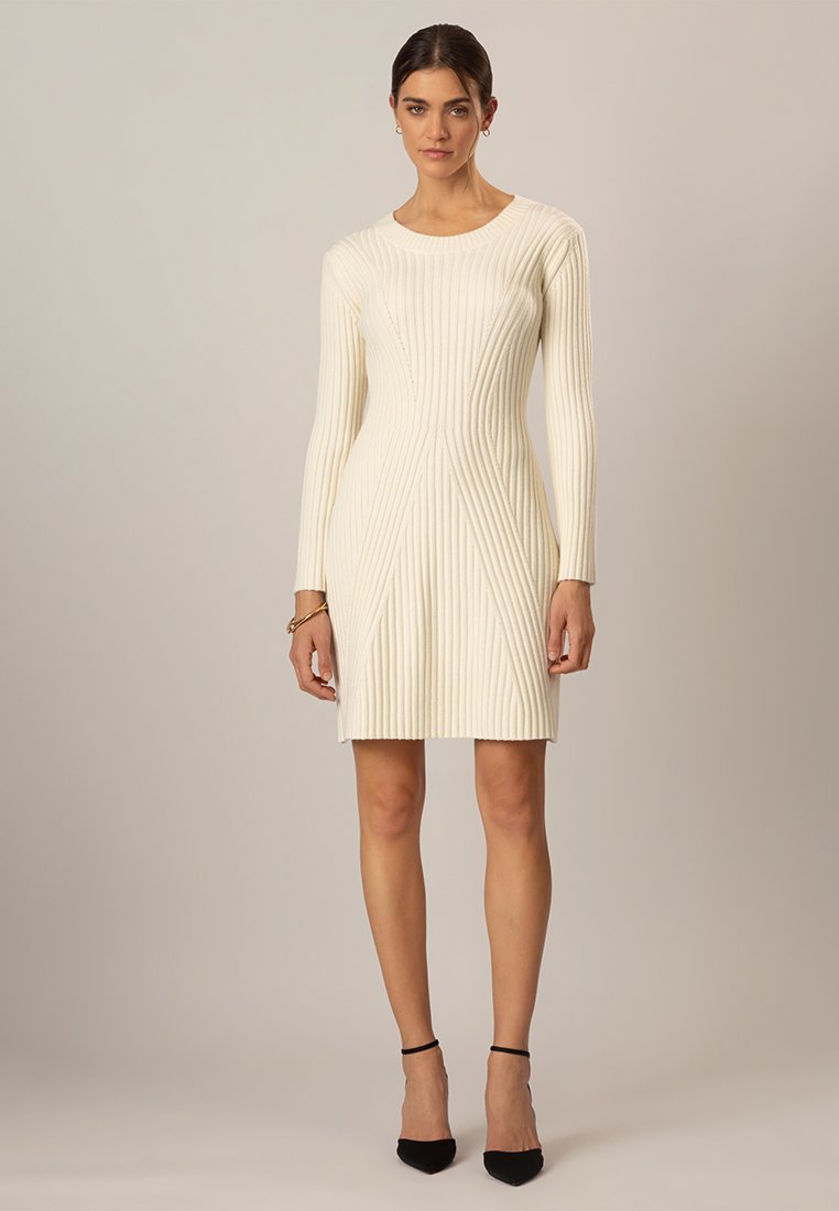 Apart Gebreide jurk crème