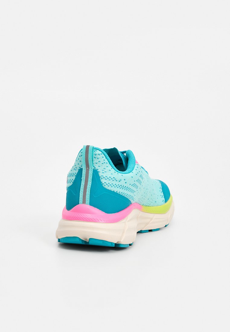 Zapatilla deportiva en verde azulado y rosa con parte superior de punto texturizado, cuello acolchado y una suela gruesa y acolchada con detalles coloridos.