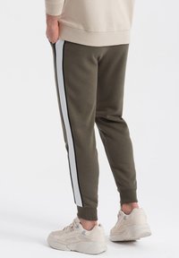 Ombre Jogginghose - dark olive