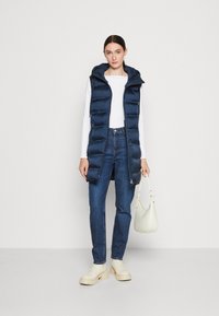 TOM TAILOR LONG LIGHTWEIGHT VEST - Vesta - sky captain blue