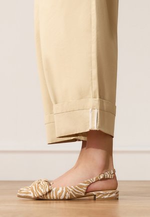 Manfield, SLINGBACKS MIT ZEBRAMUSTER UND SCHLEIFE - Ballerines - cognac