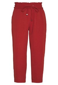 Punaiset, kevyet pellavasekoitetekstiilistä valmistetut housut, joissa on joustava vyötärö, säädettävä nauha ja käännetyt nilkat. Minimalistinen muotoilu ilman kuvioita.