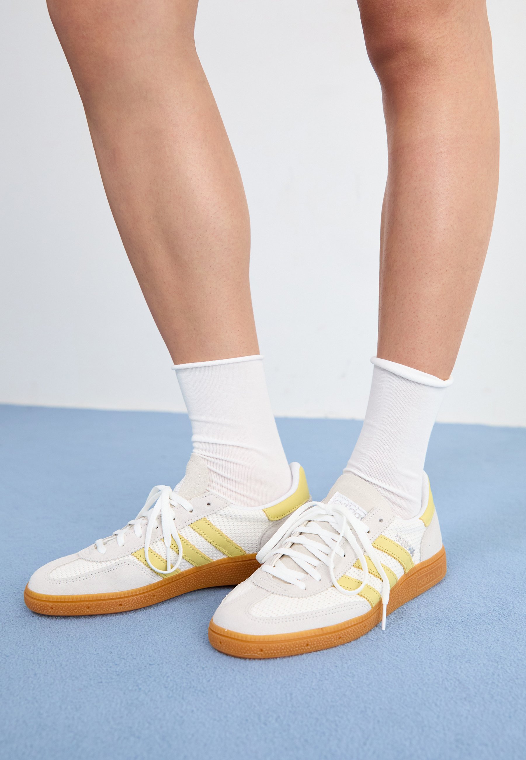 adidas Originals HANDBALL SPEZIAL - Trainers - white/powder yellow