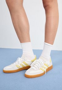 HANDBALL SPEZIAL  - Tossud - white/powder yellow/silver