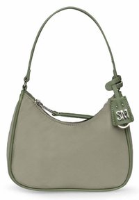 Sac à main en tissu vert avec une forme courbée et une seule sangle, doté d'une fermeture éclair en argent et d'une petite étiquette embossée avec "SM."