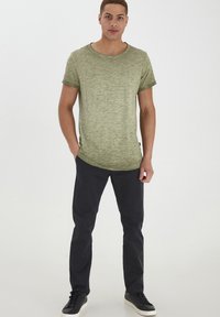 Blend BHMINO - Basic T-shirt - dusty olive green