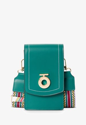Groene leren schoudertas met gouden hardware, voorzien van een logo detail en een kleurrijke gestreepte schouderriem met meerdere kleuren en patronen.