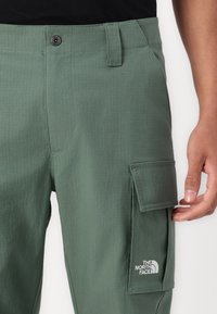 The North Face ANTICLINE PANT - Cargo trousers - duck green