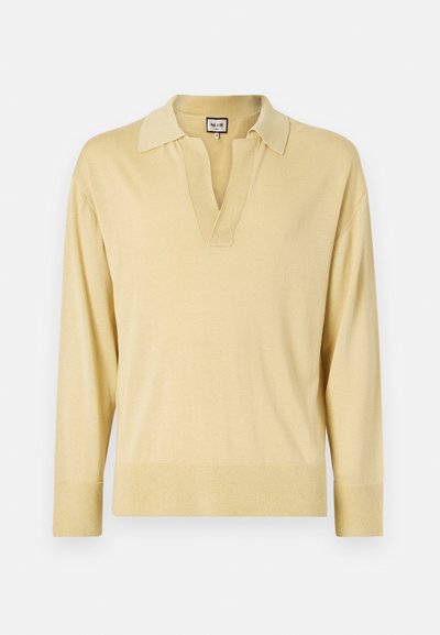 Langärmliger Poloshirt-Pullover in Hellgelb, mit V-Ausschnitt, kontrastierendem Kragen und gerippten Bündchen, aus einem weichen, glatten Material.