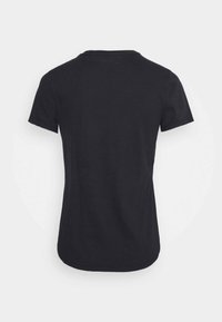 Sort kortærmet T-shirt med rund hals vist fra ryggen på en ensfarvet hvid baggrund.