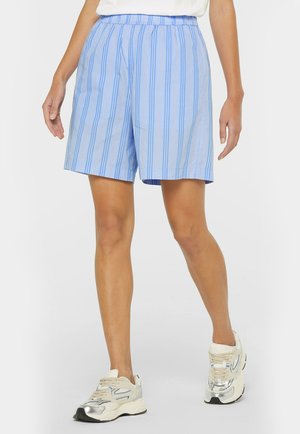 Helle blaue Shorts mit vertikalen Streifen in dunklerem Blau und Pfirsich. Elastischer Bund, gerader Schnitt, aus einem glatten Material gefertigt.