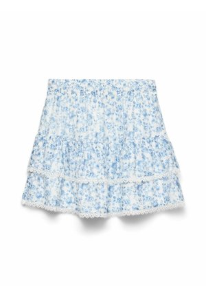 Jupe blanche à volants avec imprimé floral bleu et bordure en dentelle le long de l'ourlet et des bords des volants, taille élastique, posée à plat.