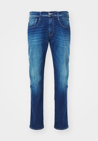 ANBASS PANTS - Pieguloša piegriezuma džinsi - medium blue