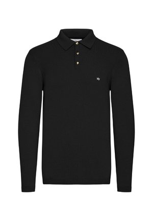 Svart långärmad polo med en strukturerad stickning, som har en klassisk krage, tre guldknappar och en liten logotyp på vänster sida.