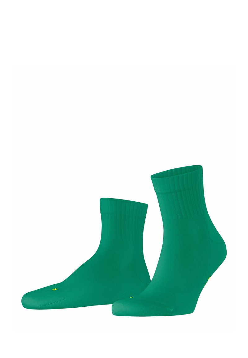 Calzini in cotone verdi con polsini a coste e una texture liscia, presentano una punta arrotondata e un discreto dettaglio di branding giallo.
