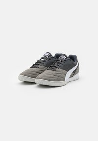 Puma KING TOP IT - Beltéri futballcipő - shadow gray/white/glacial gray