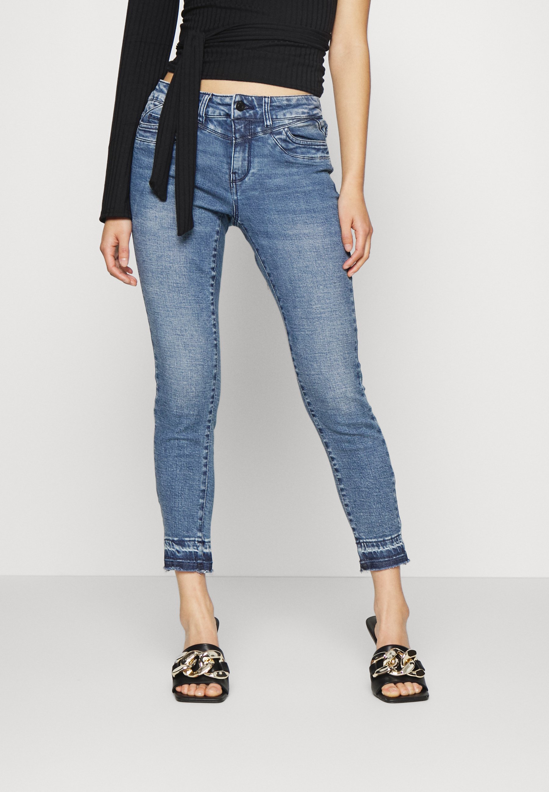 Vero Moda Petite VMHANNA PETITE - Jeans Skinny Fit - dark blue denim/blu  scuro - Zalando.it