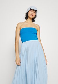 KnowledgeCotton Apparel DAFFODIL MIDI SKIRT - Saia plissada - chambray blue