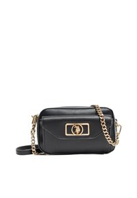 Borsa a tracolla in pelle nera con finitura strutturata, hardware dorato, tracolla a catena e tasca frontale con emblema decorativo.