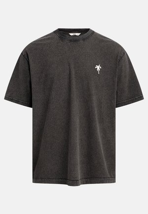 Kurzärmeliges T-Shirt in Kohlegrau mit rundem Ausschnitt und kleiner weißer Stickerei einer Palme auf der linken Brust.