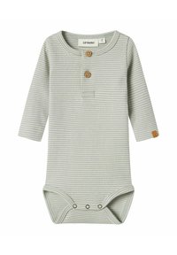 Bodysuit à manches longues, rayé vert clair, en tissu doux, avec trois boutons en bois au niveau du cou et des fermetures à pression à la base.