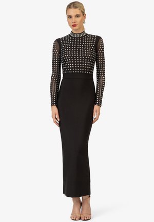 Schwarzes langärmliges Kleid mit tailliertem Design, featuring ein Mesh-Oberteil, das mit quadratischen metallic Nieten geschmückt ist, und einem hohen Ausschnitt, aus glattem Stoff.