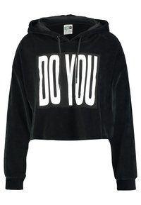 Schwarze, kurzgeschnittene Kapuzenpullover aus weichem Stoff mit einem großen weißen "DO YOU"-Grafik auf der Vorderseite und Kordeln an der Kapuze.