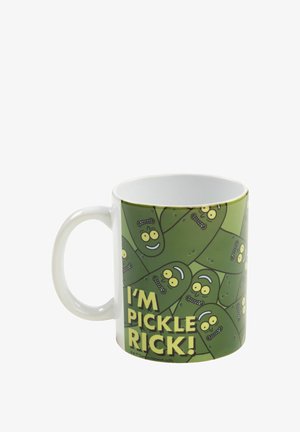 Mug in ceramica con un manico lucido bianco. Presenta uno sfondo verde con cetrioli in stile cartone animato e il testo "SONO PICKLE RICK!" in giallo.