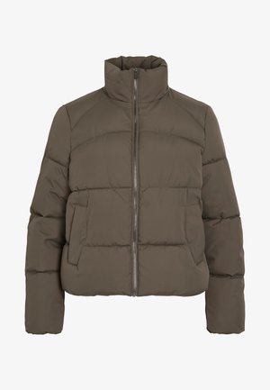 Kurtka puchowa w ciemnooliwkowym kolorze, z wysokim kołnierzem, zamkiem błyskawicznym z przodu oraz dwoma bocznymi kieszeniami; pikowana tekstura na całej powierzchni.