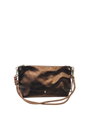 Petit sac pochette métallique bronze et noir avec une bandoulière fauve amovible et une fermeture éclair.