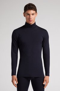 Granatowa, długoz'dobna koszula z podwyższonym kołnierzem, wykonana z miękkiego materiału. Slim fit z wysokim kołnierzem i gładką fakturą. Bez widocznych wzorów ani akcentów.
