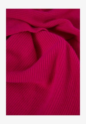 Fuchsia gestrickter Stoff mit geripptem Textur, der Falten und Knicke aufweist und ein weiches und einladendes Aussehen schafft.