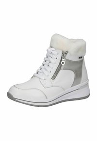 Bottines blanches à col duveteux, devant à lacets, détails en zip argenté, en cuir lisse, avec une semelle grise texturée.