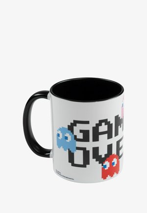 Tazza con esterno bianco, interno e manico neri, decorata con fantasmi pixelati in blu, rosa e rosso, con il testo "GAME OVER" in grassetto nero.