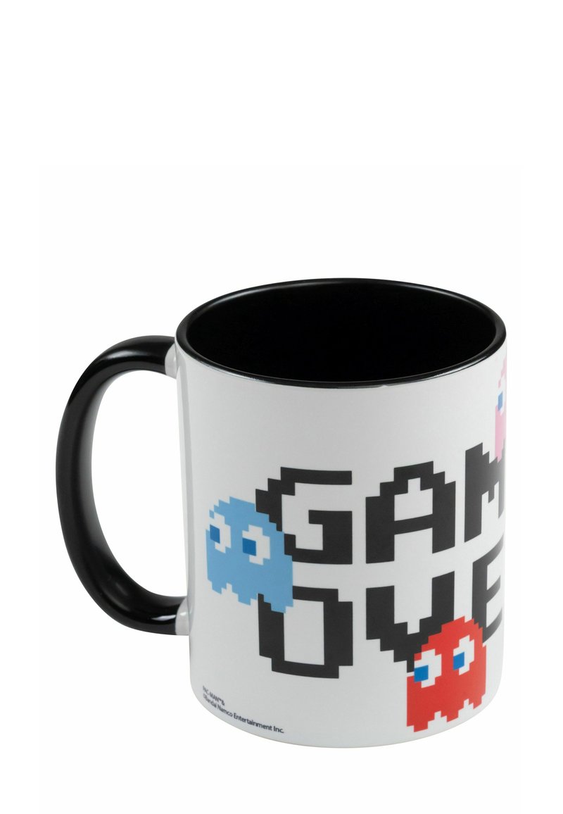 Tazza con esterno bianco, interno e manico neri, decorata con fantasmi pixelati in blu, rosa e rosso, con il testo "GAME OVER" in grassetto nero.