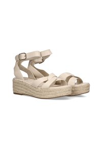 Sandalias de cuña de esparto beige con tiras cruzadas, hebilla en el tobillo y detalle de yute trenzado en la plataforma. Empeine de cuero suave y forro blando.