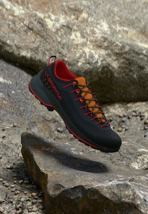 La Sportiva TX4 EVO - Zapatillas de senderismo - carbon/mountain red