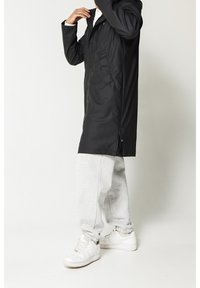 America Today Parkas - black