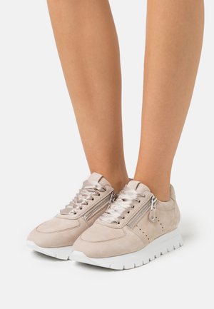 RISE - Baskets basses - desert