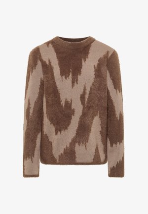 Brauner und beiger, flauschiger Strickpullover mit abstraktem Zickzackmuster und langen Ärmeln auf weißem Hintergrund.