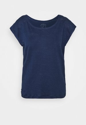 Navyblauw T-shirt met korte mouwen en een brede halslijn, in een relaxte pasvorm. Gemaakt van zachte, lichte stof met een subtiele textuur.