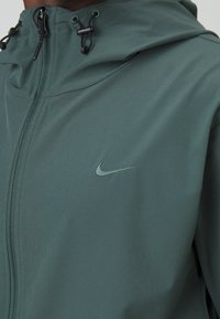 Nike Performance UNLIMITED - Tréning dzseki - vintage green/black