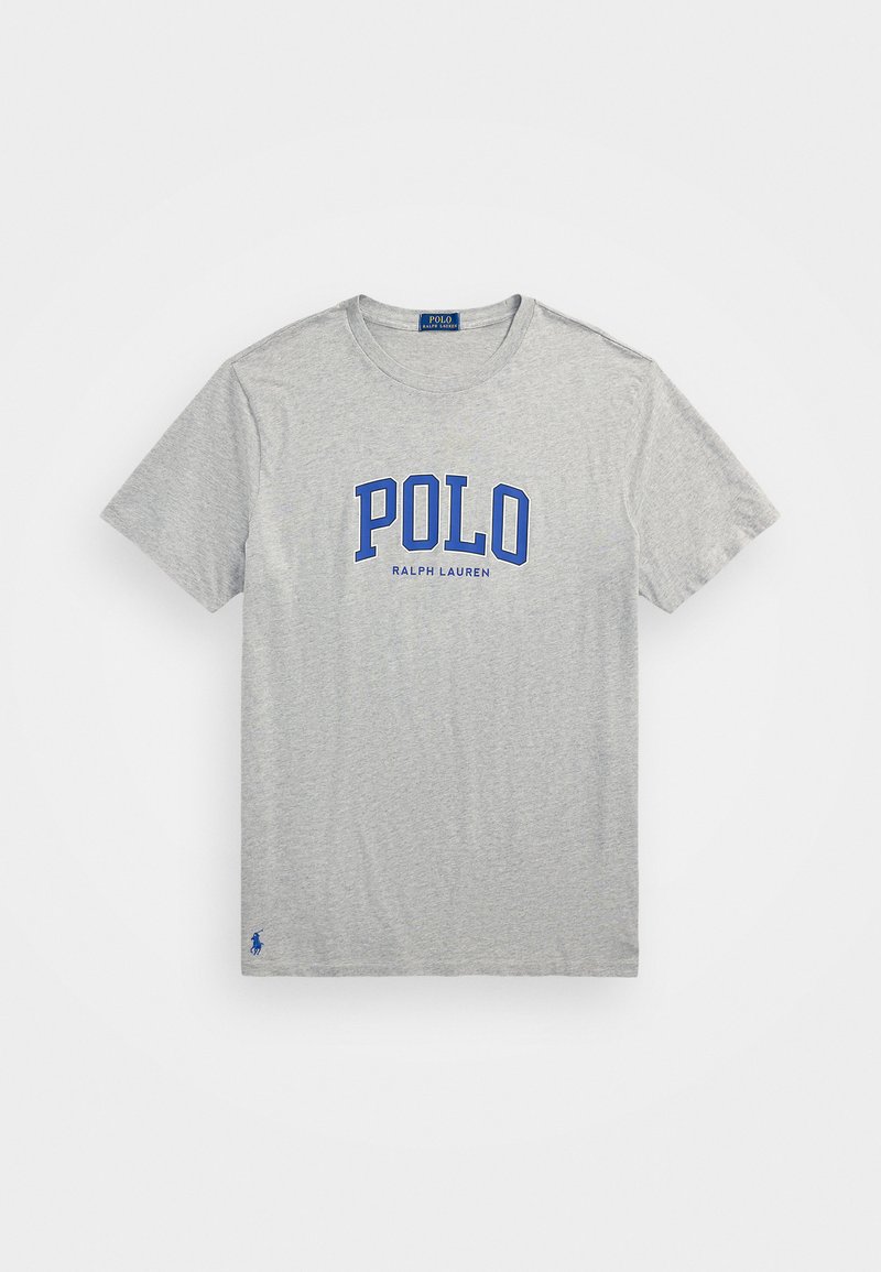 Siva kratka majica od pamuka. Ima plavi logo "POLO RALPH LAUREN" preko grudnog dijela i mali plavi logo na rubu.