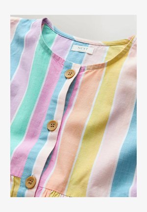 Prugasta košulja na kopčanje s pastelnim bojama: zelenom, ružičastom, plavom, žutom. Ima okrugli izrez i dvije smeđe gumbe kao naglaske.