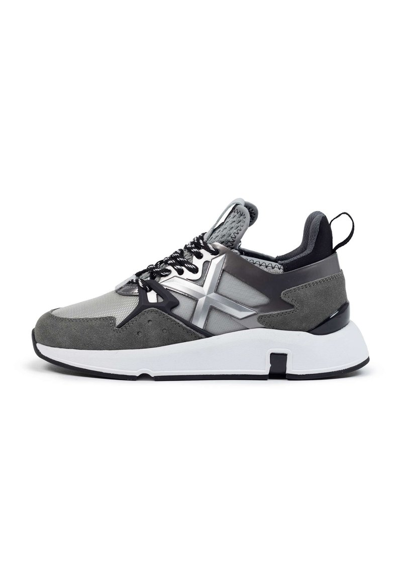 MUNICH CLICK - Trainers - silver