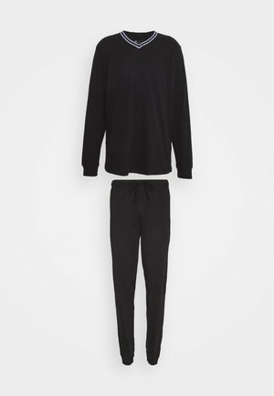 Sort loungewear sæt med en langærmet v-hals top med en hvid stribet halsudskæring og matchende bukser med elastisk talje.