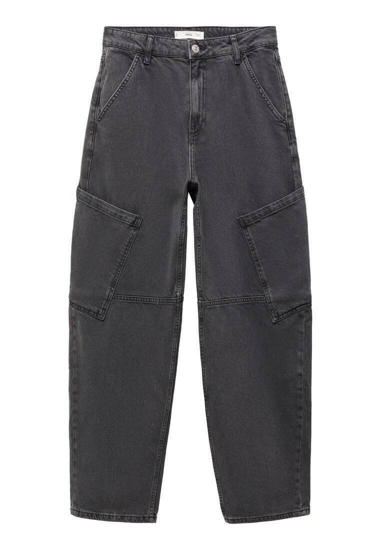 Pantaloni cargo in denim nero con vestibilità ampia, caratterizzati da grandi tasche laterali, chiusura con bottone e classico design a cinque tasche.