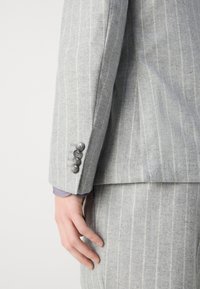 BOSS HANRY - Uzvalks - open grey