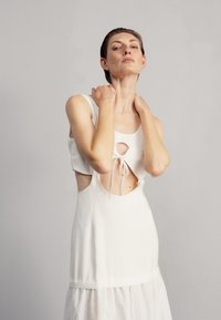 TOMMAZO RENEE RUFFLE DRESS - Ένδυση για ειδικές περιστάσεις - off white